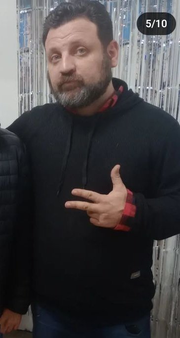 Sabrina199026's tweet photo. Claudio Soto vive en capital federal, estudia en la Unsam. Golpea y hace sangrar a su mamá enferma, su mamá no puede defenderse de el, es una mujer mayor,  viviendo entre caca de ratas y cucarachas más orina. Es dantesco como vive este impresentable y como hace vivir a su mama. https://t.co/ScCKzRBgJJ