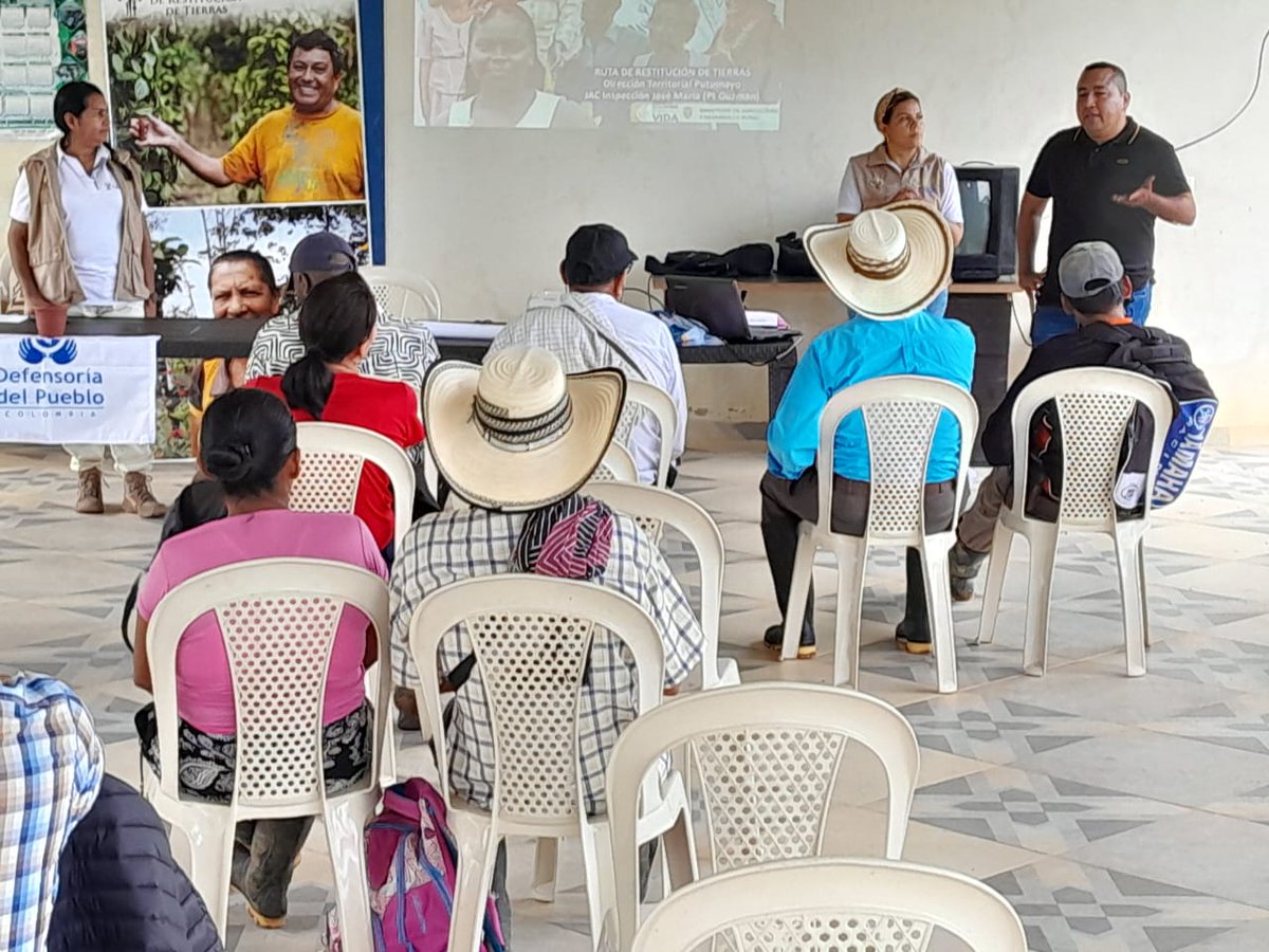 URestitucion's tweet photo. #SomosURT | Desde el municipio de #PuertoGuzman la Territorial de la #URT Putumayo, realiza la segunda jornada de socialización de ruta de sujeto campesino a solicitantes y ocupantes de predios.🌳
🤝🏼Con la participación de los presidentes de JAC, comunidad y @DefensoriaCol. https://t.co/mVfrtT6mUK