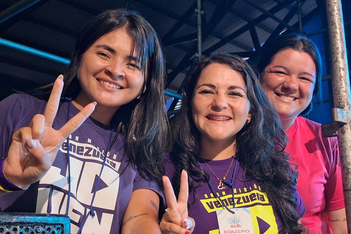 ¡Sigue vibrante el Mostacho Fest!

Nuestros/as bachilleres celebran sus logros académicos. Desde los estados Aragua, Anzoátegui y Mérida ratifican el compromiso que tienen con Venezuela y con la construcción de su futuro profesional.

#LaPoesíaNosUne
<a href="/NicolasMaduro/">Nicolás Maduro</a>