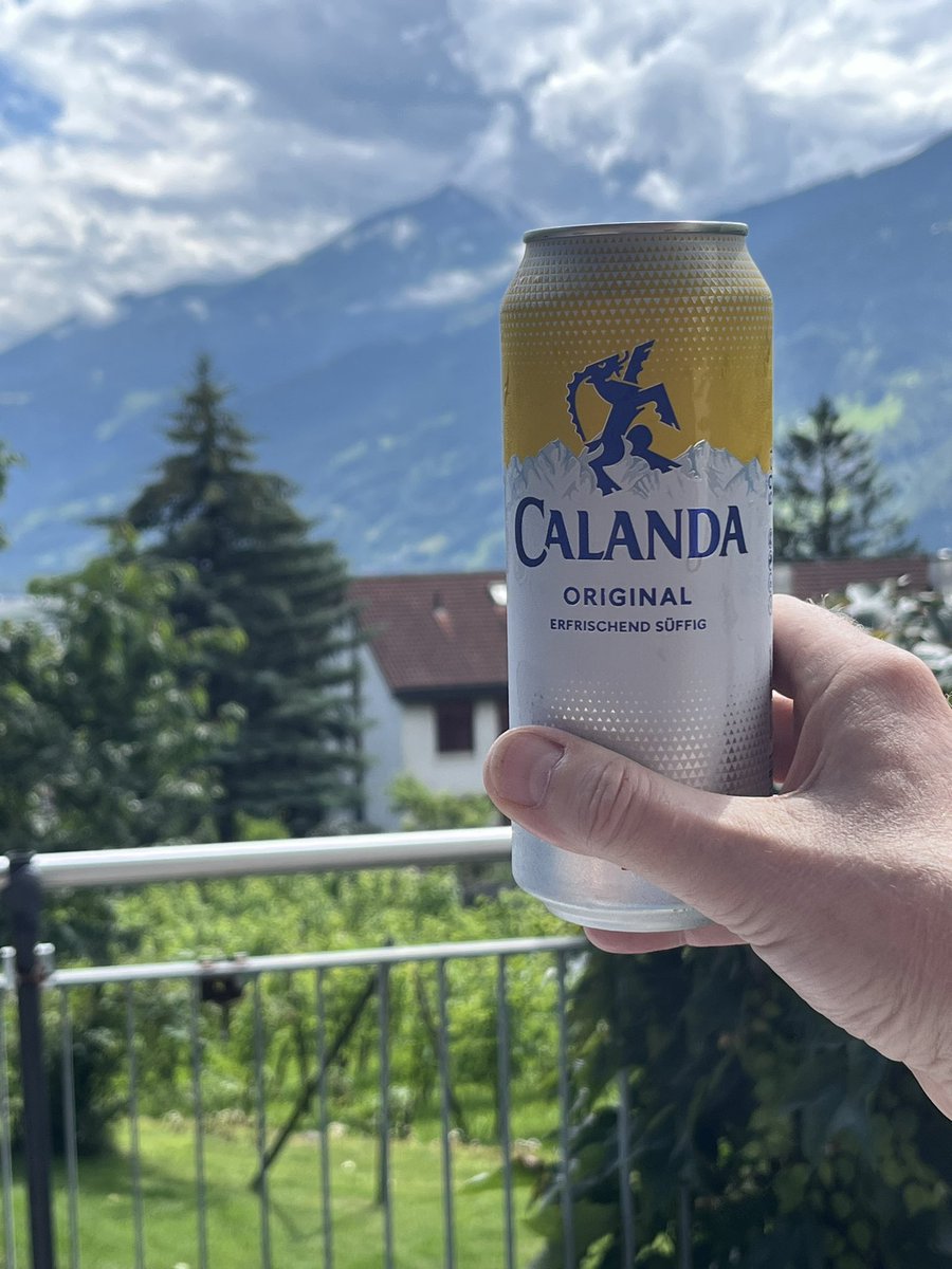 Herr_Herzberg's tweet photo. Calanda neben Calanda.
#Malans #Graubünden #Schnoschöndo https://t.co/tjHPmYNFAO