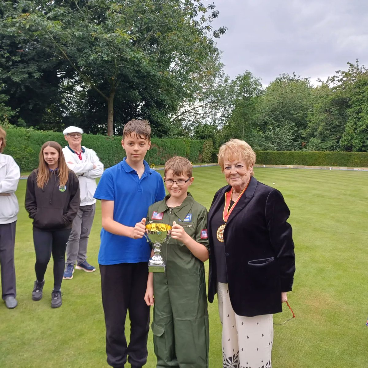 Proud prize winners Yr 6 students from Cliff Lane Primary at Holywells Bowls Club