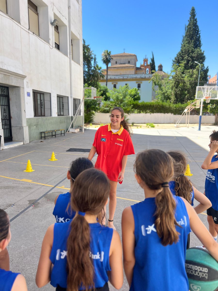 Historias de #CampusGigantes <a href="/basketlover/">Endesa Basket Lover</a>. 

Visitó la #SedeCórdoba esta semana...

Victoria García (12 años) jugadora del CV Carmen, convocada por 🇪🇸 y una jugadora con gran futuro por delante.

¡Grande! 

#JuntosGigantes