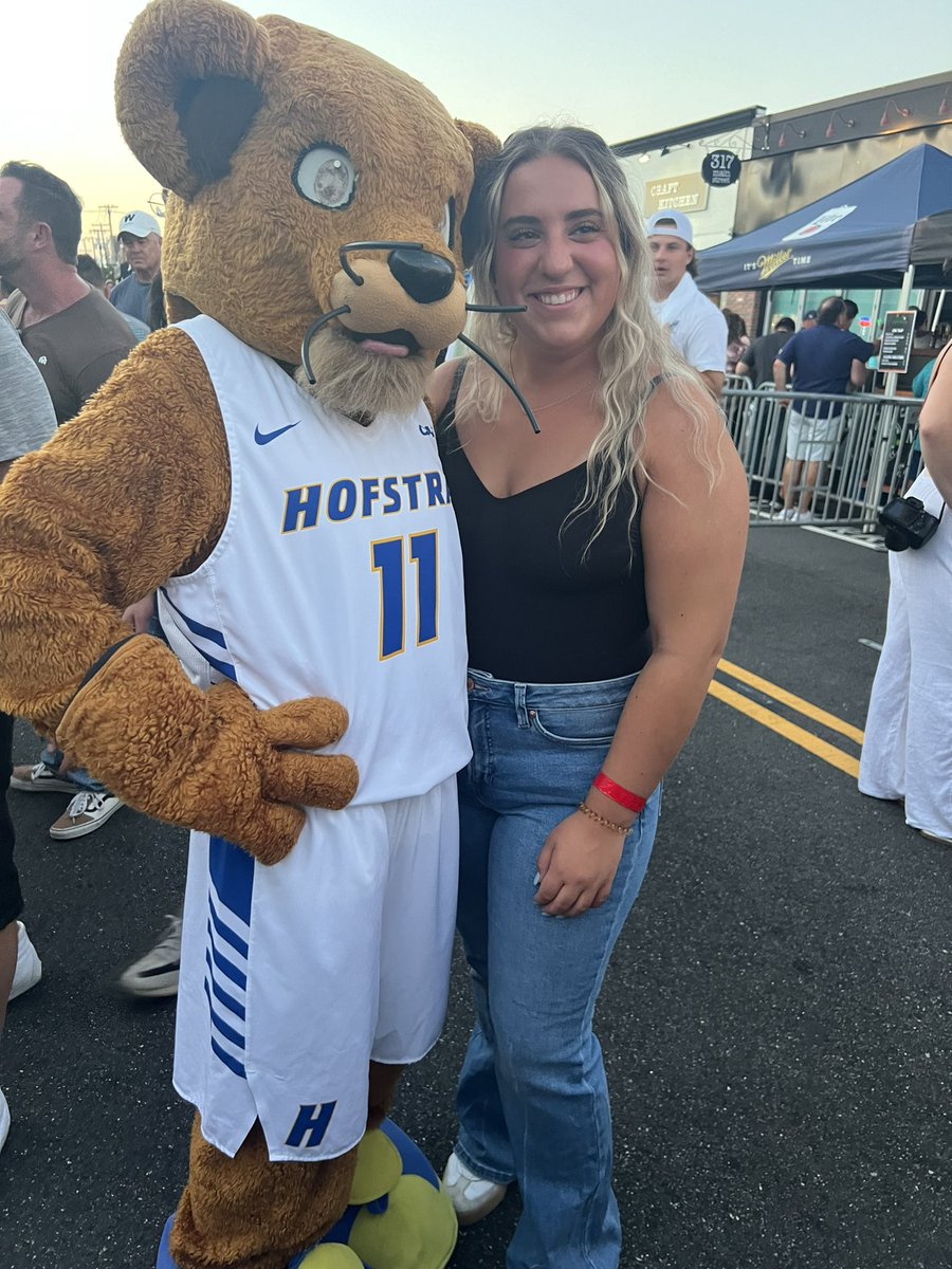 Loved seeing everyone at 𝙈𝙪𝙨𝙞𝙘 𝙤𝙣 𝙈𝙖𝙞𝙣 last night 🦁 !!

#PrideOfLI