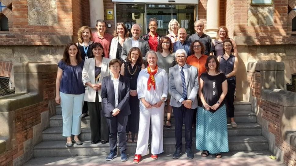 anna_juliacamps's tweet photo. 🌟Avui hem viscut una jornada de treball històrica, amb la @fiona_bull , màxima representant d’activitat física i salut de la 
@WHO
 
Treball transversal del @govern , per planificar la promoció de l'activitat física, l'esport i la salut. 

@salutcat @esportcat @exteriorscat https://t.co/Og0JS3TQen