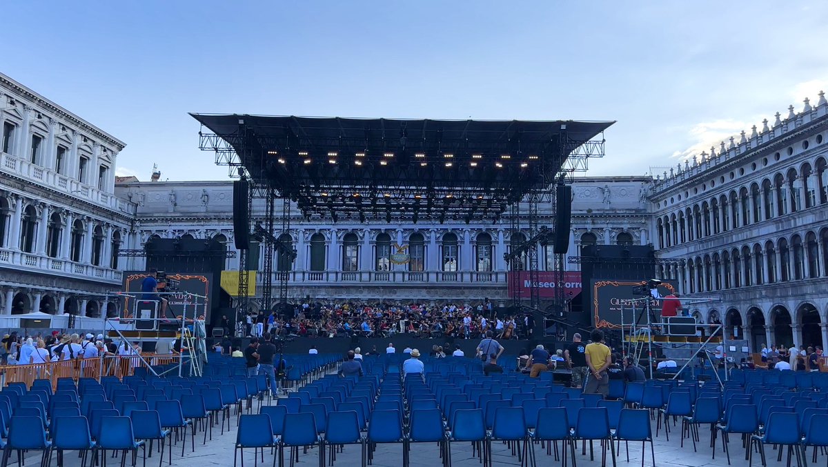 teatrolafenice's tweet image. Il concerto prima del concerto: tra non molto ci attende una serata di prove in attesa del nostro ufficiale ritorno a Piazza San Marco per tutto il nostro pubblico domani a partire dalle 21:00. Una buona serata a tutti e per chi stasera ci ascolta visitando Venezia buona musica!
