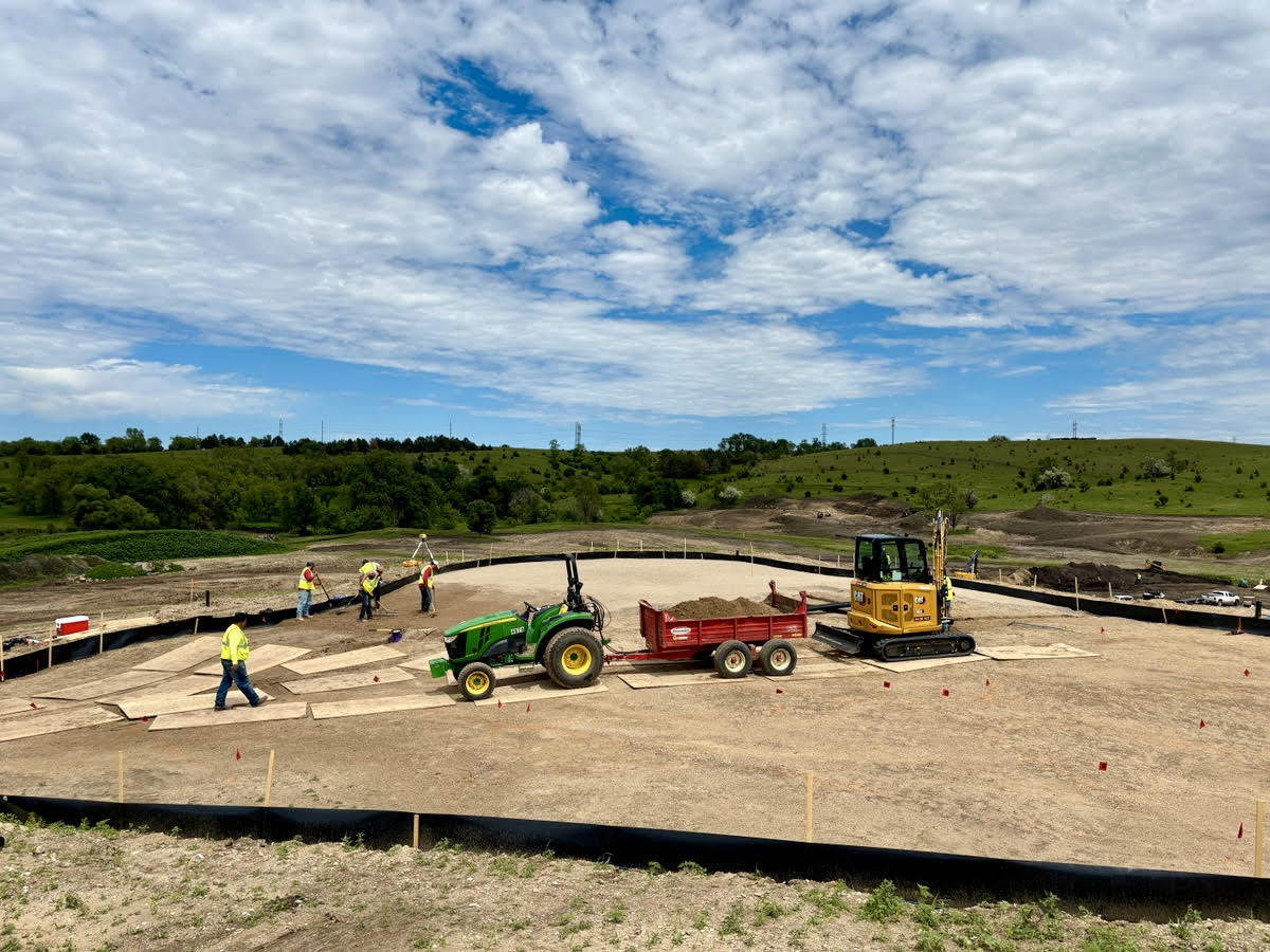 Any given day, there are 70 people working in the elements to bring <a href="/HoffmanSl/">Scott Hoffman - Hoffman Golf Design</a> 's design to reality. What stands out isn't the number of people, it's the volume of machinery. 

Check out what's happening behind-the-scenes. mapletongolfclub.com/history/blog/m…

#makingmapleton #golf2025