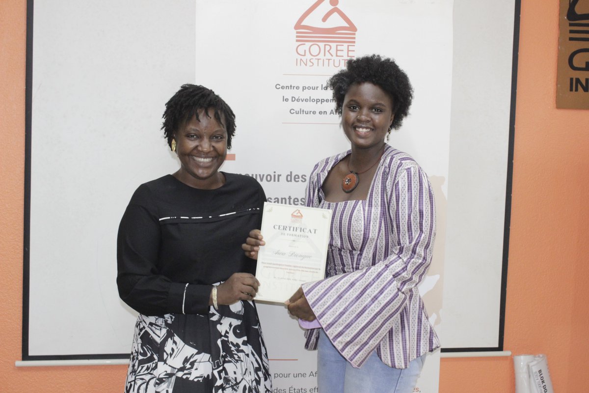 goreeinstitute's tweet photo. Ainsi prend fin l’atelier régional sur la #programmation sensible aux conflits liés aux #droitsdesenfants. Des certificats aux mains des acteurs en guise de reconnaissance à leurs efforts et leurs remarquables contributions à la promotion et à la protection des droits de l’enfant en Afrique de l’Ouest. #GorinSavetheChildren