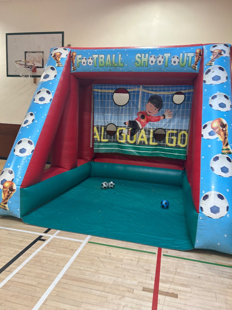 lisawilkinson78's tweet photo. Year 6 we can’t wait to see you ! I promised a great evening in assembly today and FOTSAS @tsas_norwich have delivered ! Your moving up party looks awesome ! https://t.co/gQAGZV0LXF