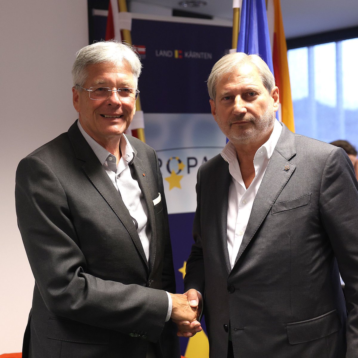 JHahnEU's tweet photo. Danke Landeshauptmann @PeterKaiserSP und #WKK-Präsident Jürgen #Mandl für eine spannende Diskussion über Wirtschaft und Politik beim #Europaforum 2024!
Wir sind uns einig, dass #Kärnten und ganz #Österreich enorm
von der #EU profitieren!
#StrongerTogether! 🇦🇹🇪🇺1/2 https://t.co/Sm2rRBd2ej