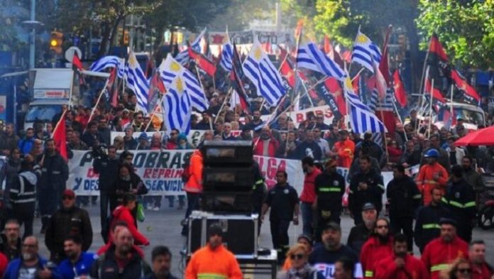 GuerrillaRevo's tweet photo. Uruguay: Arranca la carrera electoral. El papel del Frente Amplio y la necesidad de una alternativa comunista https://t.co/lhIaz2UMZv https://t.co/7n3pljQy0F