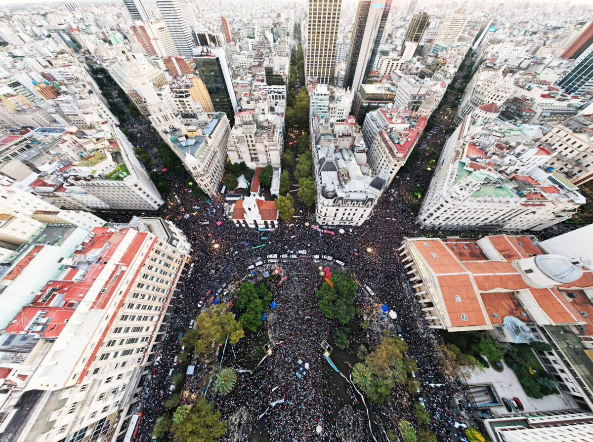 GuerrillaRevo's tweet photo. Enfrentemos a la reacción capitalista luchando por un Gobierno de Trabajadores https://t.co/89BjKdWJhZ https://t.co/lJw1twjtCo