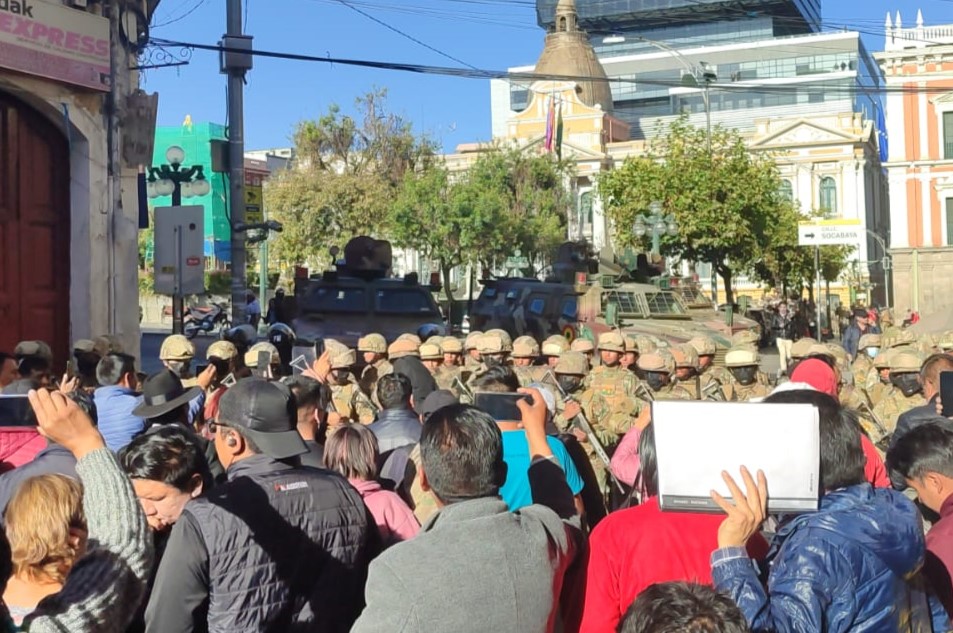 GuerrillaRevo's tweet photo. ¿Qué diablos sucedió el 26 de junio en Bolivia? https://t.co/BQ6qaHVBmG https://t.co/SYw0m2rxpk