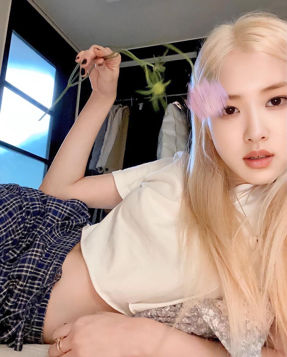 RosieJuxtaPosie's tweet photo. Roseanne Park https://t.co/2jFlmjsfsz