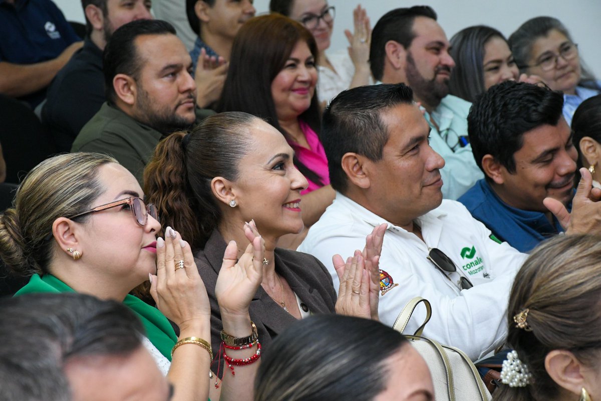 Conalep_sinaloa's tweet photo. El Colegio estatal lleva a cabo la reunión estatal de responsables de las áreas de formación técnica y servicios escolares con el objetivo de fortalecer la participación activa y comunicación en la implementación de las estrategias operativas.

#OrgullosamenteCONALEP https://t.co/cIgx53j6S4