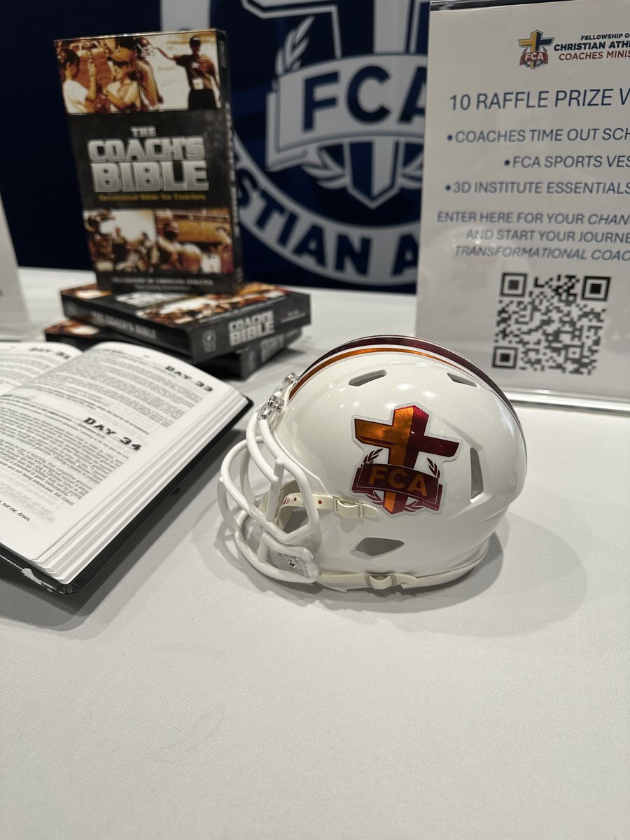 FCAFLCoaches's tweet photo. FCA Florida Coaches Ministry serving football coaches at the Orlando @GlazierClinics. New relationships developed, 50+ coaches bibles distributed, hundreds of The FOUR bracelets handed out, and two full scholarships granted to our Coaches TimeOut retreat! #FCAlovescoaches https://t.co/5rJQp7Di02