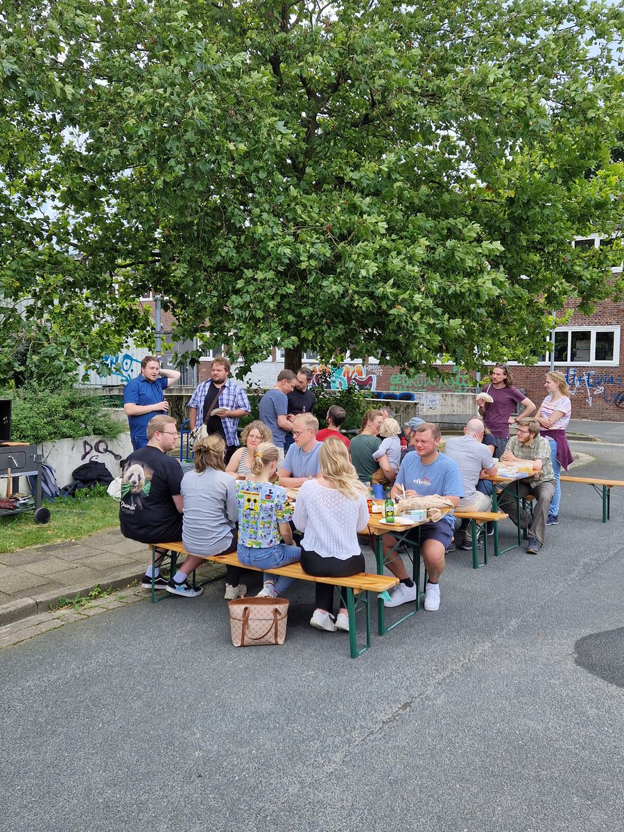 Former #LandscapeSciences students sharing memories and exchanging experiences at today's #Alumni summer barbecue.