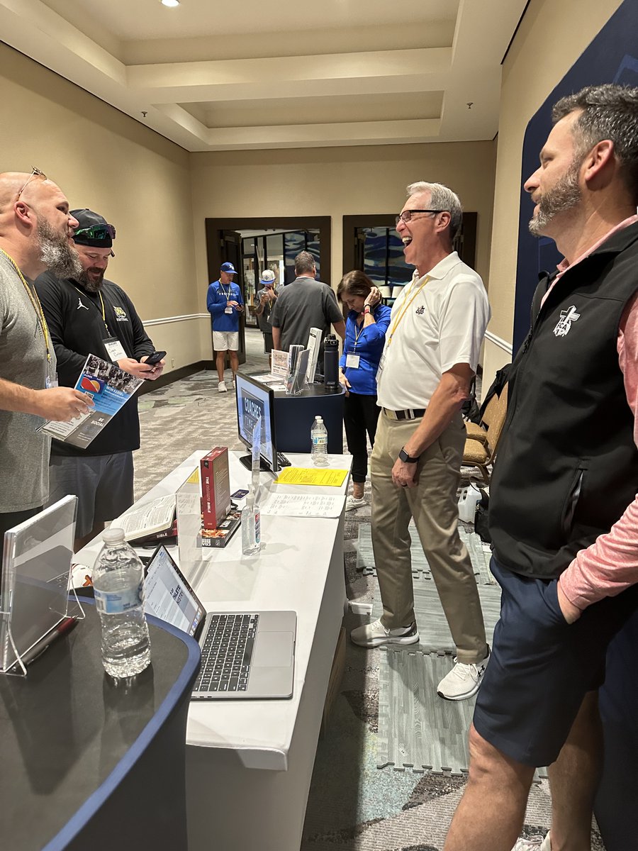 FCAFLCoaches's tweet photo. FCA Florida Coaches Ministry serving football coaches at the Orlando @GlazierClinics. New relationships developed, 50+ coaches bibles distributed, hundreds of The FOUR bracelets handed out, and two full scholarships granted to our Coaches TimeOut retreat! #FCAlovescoaches https://t.co/5rJQp7Di02
