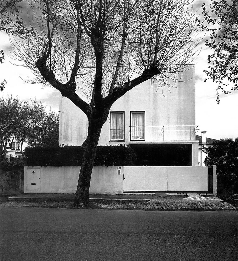 TRES60Blog's tweet photo. ‘Casa Neto’, proyectada y construida entre 1986-92 por Adalberto Dias en Vila Nova de Gaia, Porto, Portugal.
Fuente: “Adalberto Dias: Arquitecturas”; Caleidoscópio (2005)
#CasaNeto #AdalbertoDias #arquitecturaportuguesa https://t.co/Mzr5S3EY1O