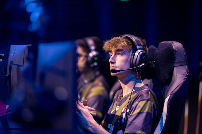 AnoSpot's tweet photo. If you could build the perfect rocket league player, who would fit each category. My picks -   

Mechanics: Zen\Joyo 
Game Sense: AppJack 
Defensive Skills: Rw9 
Offensive: Skills: Seikoo 
Mental Toughness: Rise 
Adaptability: Vatira  
Leadership: AppJack https://t.co/K4Bmh2Y6qP