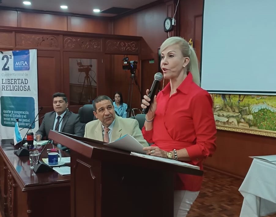 HeyderGomez's tweet photo. Gobernadora @DilianFrancisca destaca el trabajo y la constancia de los representantes del @PartidoMIRA en fortalecer el tejido social. Narra la creación de la P.P. de Libertad Religiosa, que convierte al Valle en pionero en su implementación. 
#MIRALíderEnLibertadReligiosa https://t.co/b3q7v5VAiU