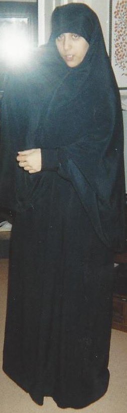 HendaAyari5's tweet photo. Première photo : 47 ans
Deuxième photo : 21 ans
Entre le look moderne en blanc et simple jean et le sac à patate noir, j’ai fait mon choix : le blanc parce que je préfère la lumière aux ténèbres et vous ?
#FemmeVieLiberté 🤍 https://t.co/9ct4jN236i