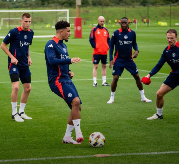 DeadlineDayLive's tweet photo. 🚨 Jadon Sancho is closer to staying at Manchester United next season. 

(Source: @PeteHall86) https://t.co/YgQnRft53E