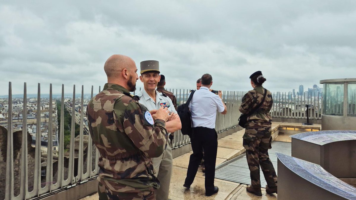 DIRISI_FR's tweet image. 🌐 Egalement, la #DIRISI est en appui du dispositif particulier de sûreté aérienne, une bulle de protection déployée au-dessus de Paris par @Armee_de_lair. (3/4) 
#14Juillet