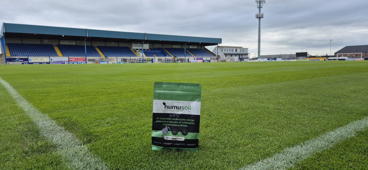 bluegroundforce's tweet photo. Great chat with the lads from @humusoil. Today I sprayed the 1st application of Humosoil Microbial Soil Solution which is a 100% Natural Product to improve the health and condition of the soil and grass on MVP. An alternative fertiliser and soil enhancer. https://t.co/d8FBX5lBIB