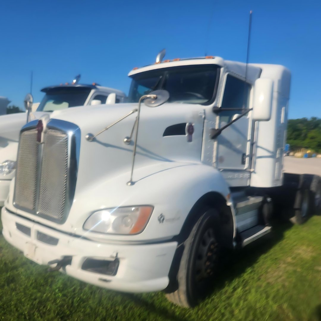 TTTExchange's tweet photo. 2- 2015 KENWORTH DAY CABS!
Eaton Ultra Shift
430hp
Paccar MX13
188" WB
Units DOT
Start/Run/drive
644,000 mi.
$17,000 ea.
Contact us at #844-888-6775 for more info.
#2015kenworth #kenworth #daycab #trucks https://t.co/7mMJO1c1PN