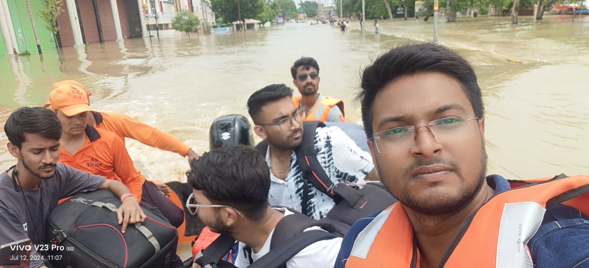 alok tweet media