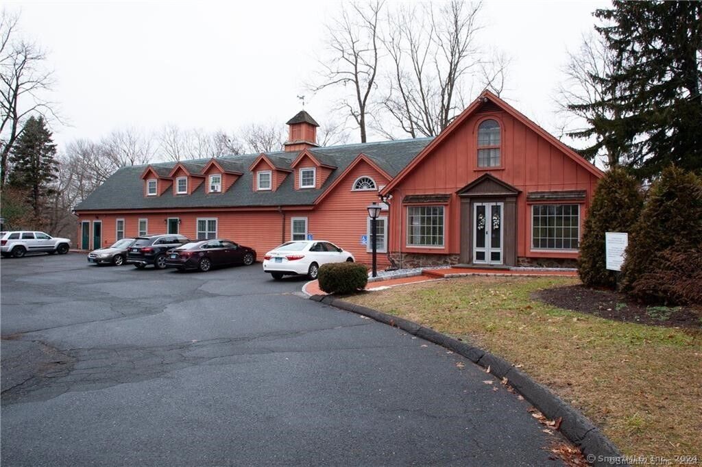 WeFarmington's tweet image. 🚀 Dream big, think small! Rent this 160 sq ft office in Farmington and find out if size really matters! 📏 #SmallOffice #BigDreams #FarmingtonCT @LaurenSells #WeAreFarmington Learn More: buff.ly/3LoS0pe