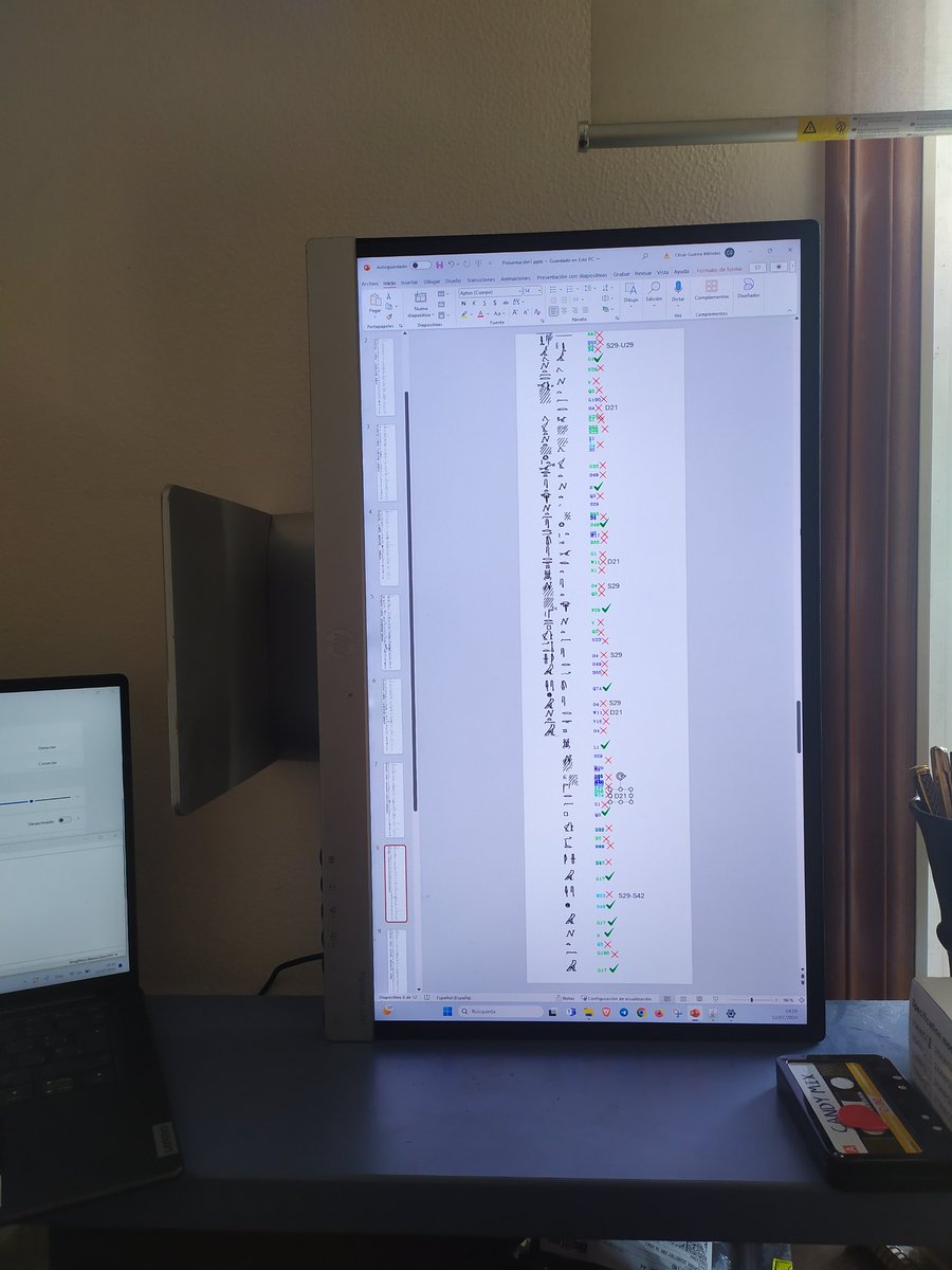 EscribaFrustrad's tweet image. A veces uno necesita una pantalla vertical y no tiene una pantalla vertical.