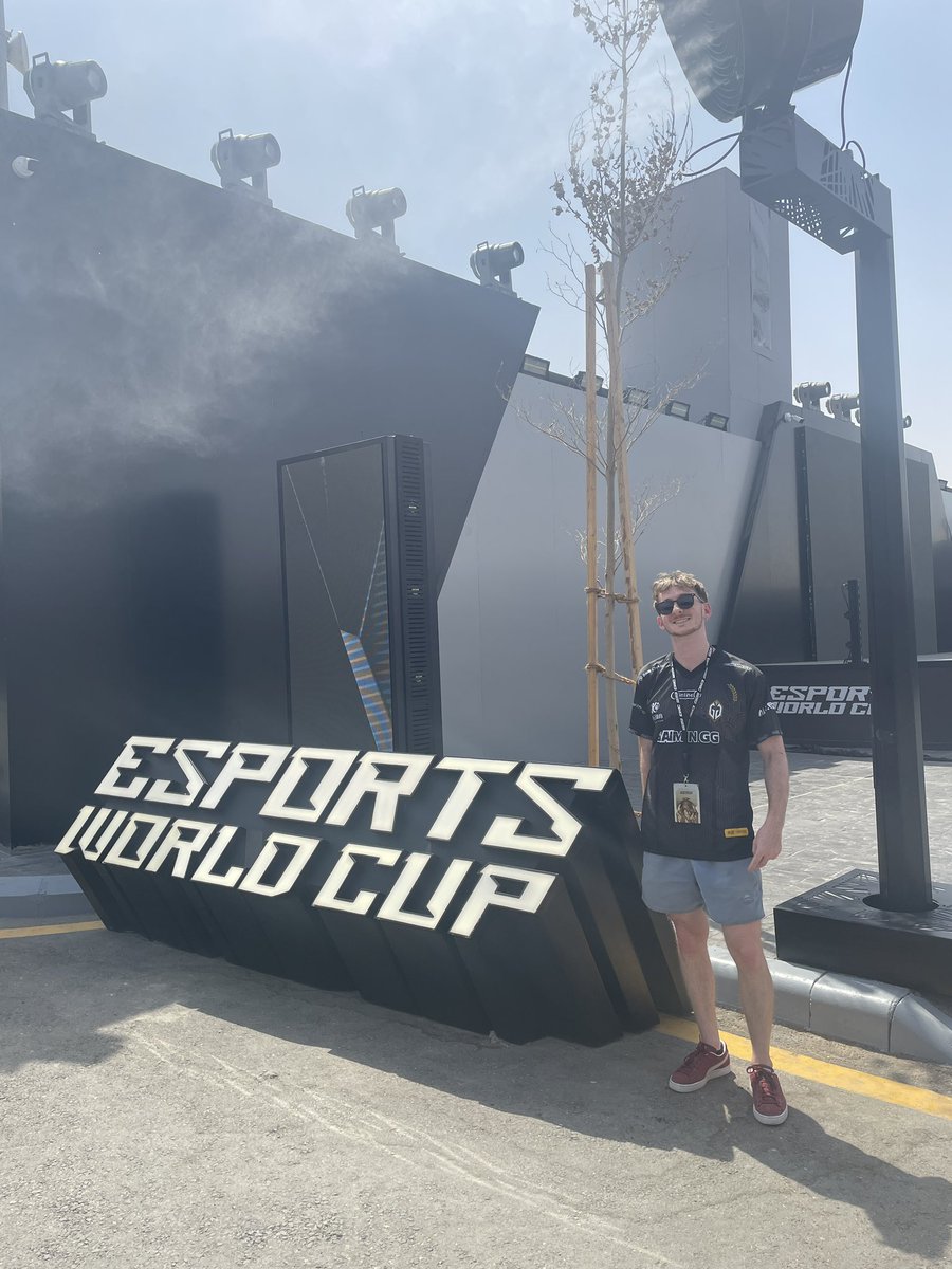 AugustoChiarito's tweet image. Estoy en Arabia cubriendo la #EsportsWorldCup para @GaiminGladiator 

Estoy cocinando unos vlogs con ayuda de @studycaster. Pronto se vienen, hay para rato por acá.

Pueden encontrar más del día a día en mi IG y en las redes de GG.

#RiyadhMasters