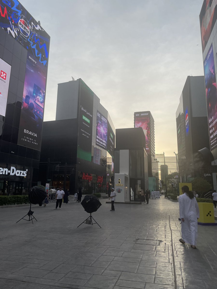 AugustoChiarito's tweet image. Estoy en Arabia cubriendo la #EsportsWorldCup para @GaiminGladiator 

Estoy cocinando unos vlogs con ayuda de @studycaster. Pronto se vienen, hay para rato por acá.

Pueden encontrar más del día a día en mi IG y en las redes de GG.

#RiyadhMasters