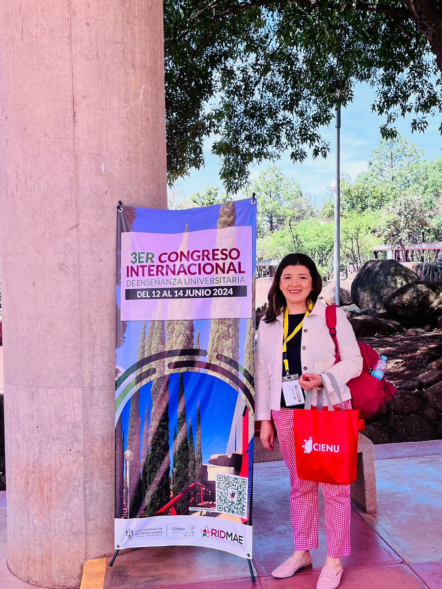 MCCD_UAQ's tweet photo. #DivulgaciónMCCD| 👩‍🏫 Congreso internacional

Maricarmen Salinas, egresada de la #MCCD, y Cintya Peña Estrada, integrante del #NABMCCD, presentaron la ponencia "Desarrollo de competencias socioemocionales en la era de la convergencia digital: desafíos en modalidades emergentes". https://t.co/xeaz8aT0ud