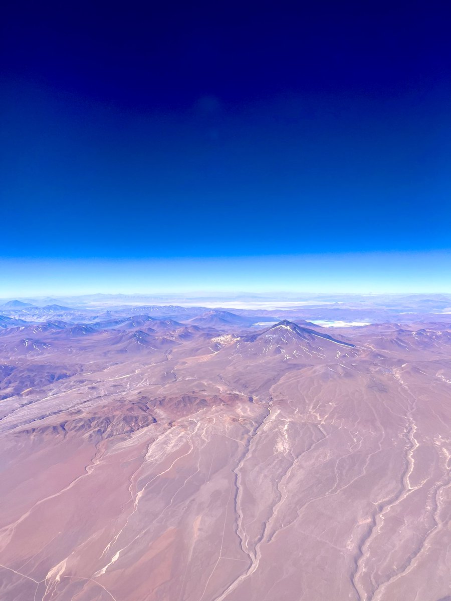EmbSueciaChile's tweet photo. Fotos de #ChileMaravilloso desde el avion✈️. Una vista simplemente asombrosa. Además, tuvimos la suerte de volar sobre Atacama. Un paisaje único. https://t.co/IGYfWhIrCB