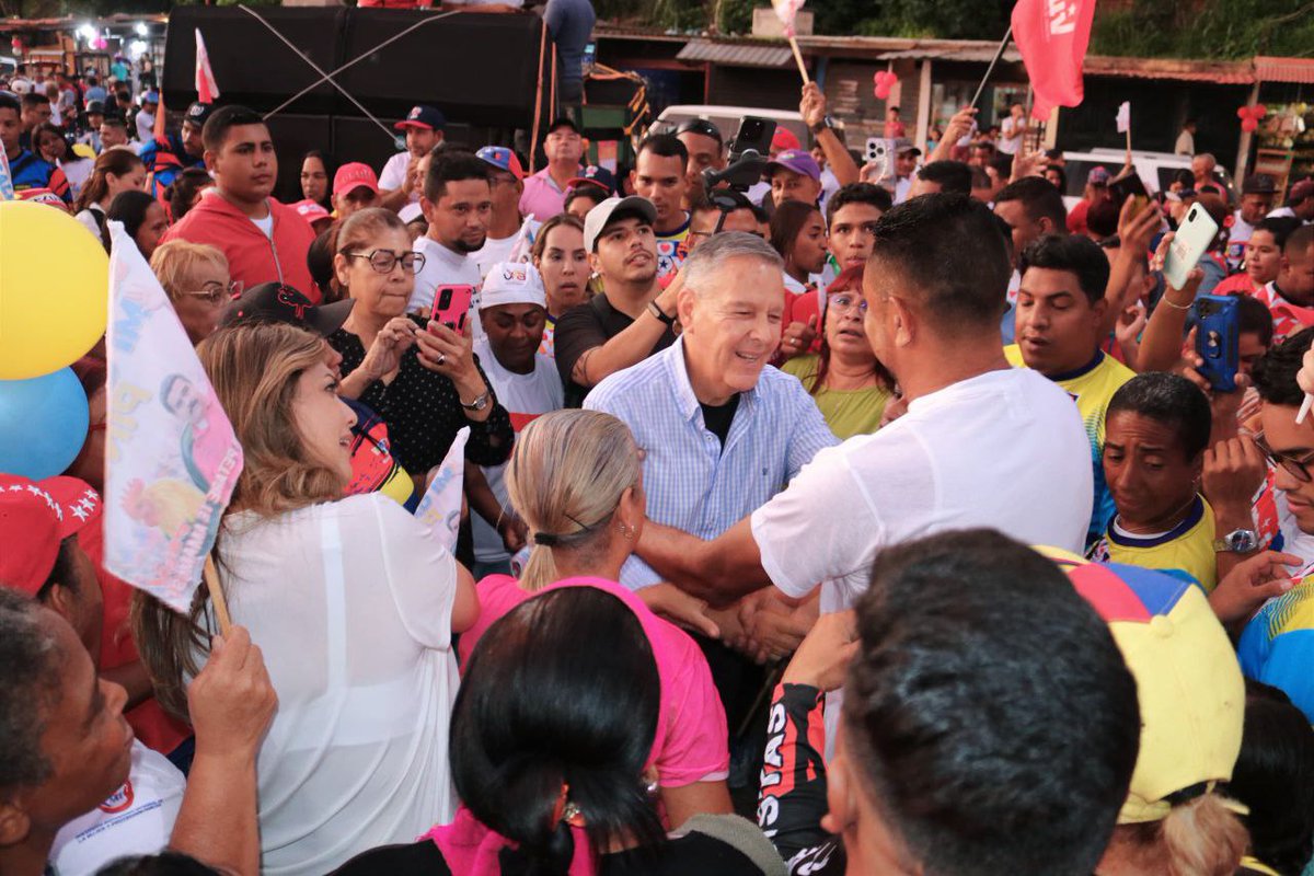 Gracias pueblo de Mariches por esta participación alegre y comprometida, el 28 de julio venceremos junto a nuestro candidato de la paz y desarrollo de la Patria <a href="/NicolasMaduro/">Nicolás Maduro</a> ¡Vamos! #LaPoesíaNosUne