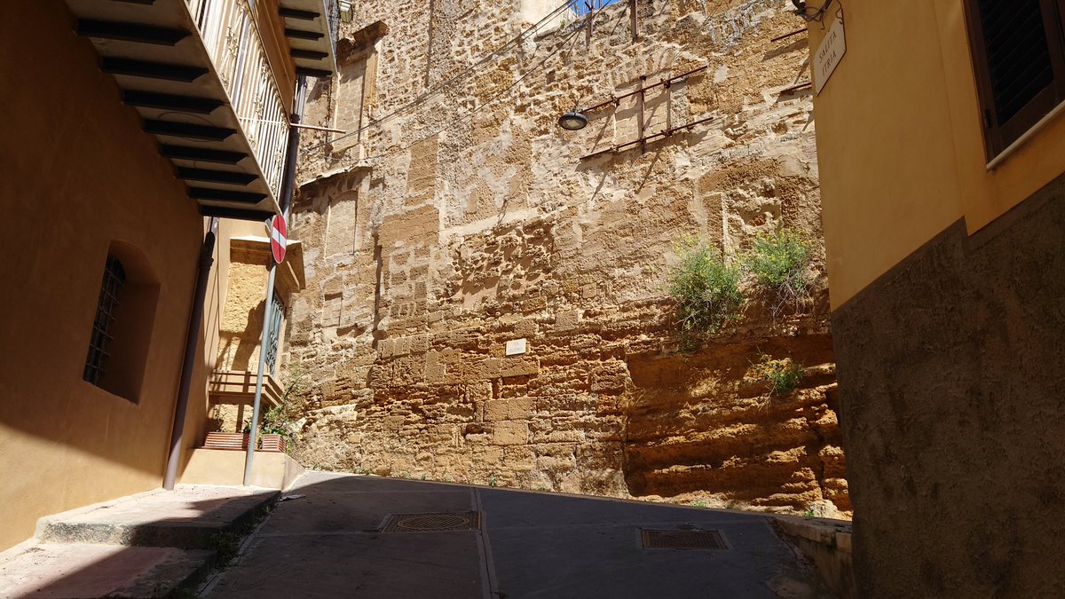 ItalyWith's tweet photo. Agrigento, Italy 🇮🇹
#tft #goodmorning #italy #buongiorno #italia #arts #thephotohour #sicily #architecture #photography #architecture #sicilia #agrigent #streetphotography #sundayyellow #agrigento https://t.co/p6haHO2rpu