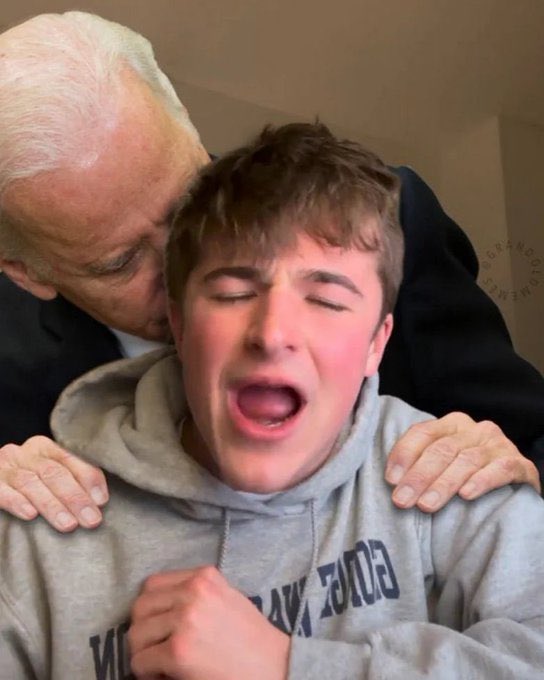 akafaceUS's tweet photo. Did you know that @harryjsisson gets paid over 500k a year from the Biden administration, DNC and Palette MGMT to promote Joe Biden?

It sure would be a shame if this was retweeted and everyone found out about him being an overpaid shill. https://t.co/IzwOuKZLXD