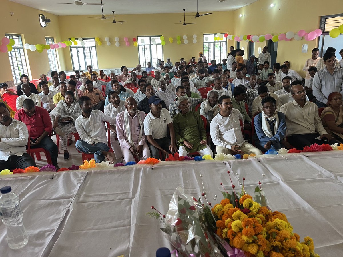 Sadashi01913723's tweet photo. आज क्षेत्र पंचायत की बैठक में मुख्यअतिथि के रूप में हम सबके लोकप्रिय संसद श्री के एल शर्मा जी,एमएलसी श्री शैलेंद्र प्रताप सिंह जी एवं ज़िला पंचायत सदस्य श्री अभिषेक चन्द्र कौशिक जी तथा सभी माननीय प्रधान व क्षेत्र पंचायत सदस्य गण की उपस्थित में संपन्न हुई । https://t.co/6Q6GEKEZ5R