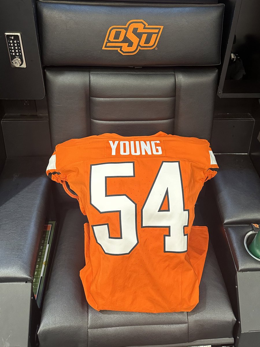 Austin Young (@austinyoung_55) on Twitter photo 