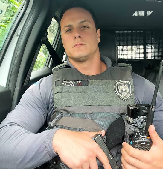 pingonilde's tweet photo. Felipe foi retirado do reality ‘A Grande Conquista’ por descolorir obrigações militares. O ex-participante é um policial militar. https://t.co/zsdXV16kcw