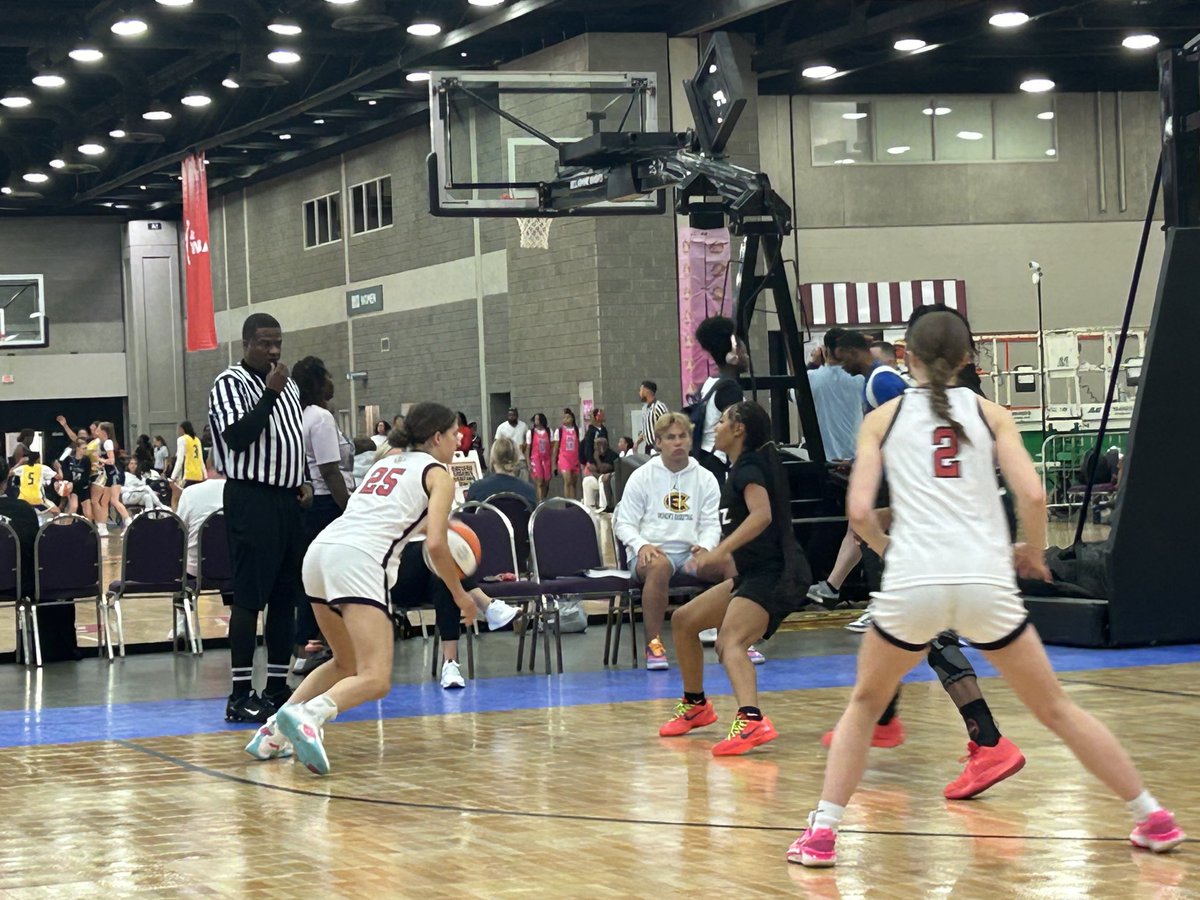 depaolo_to46859's tweet photo. Run for Roses Day 2: Team Wisconsin 17u Black dug deep for the W this morning, winning its pool. Ready to run on Court 1 at 5PM. If you want to see what great defense looks like, come watch @KaiaDePaolo (#25). #WGBB #defense #2026 https://t.co/rZlbFT9nJr