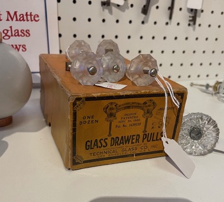 GasLampAntiques's tweet image. If you&apos;re looking for legit, antique glass pulls, look no further than T290 at GasLamp Too! These beauties are available for $10 each and there are more at assorted colors / prices - come by and see!! GasLampAntiques.com

#gaslamptoo #doorpulls #vintage #antique #glass #brass