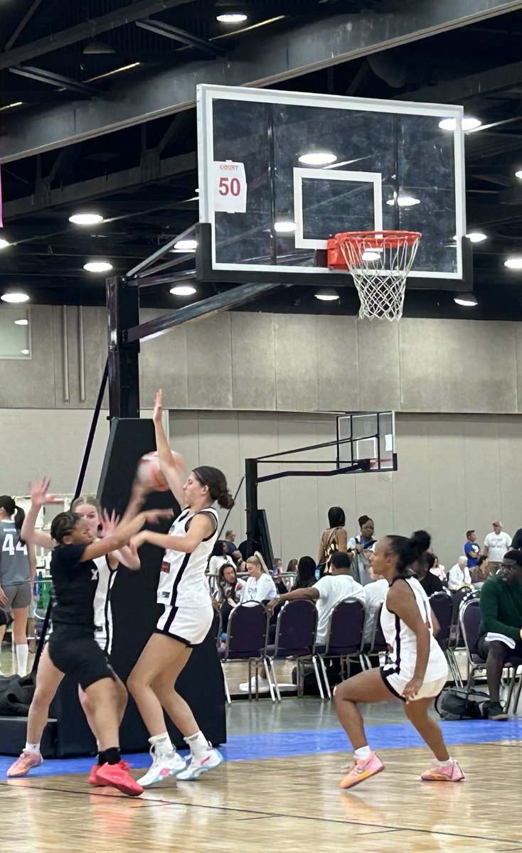 depaolo_to46859's tweet photo. Run for Roses Day 2: Team Wisconsin 17u Black dug deep for the W this morning, winning its pool. Ready to run on Court 1 at 5PM. If you want to see what great defense looks like, come watch @KaiaDePaolo (#25). #WGBB #defense #2026 https://t.co/rZlbFT9nJr
