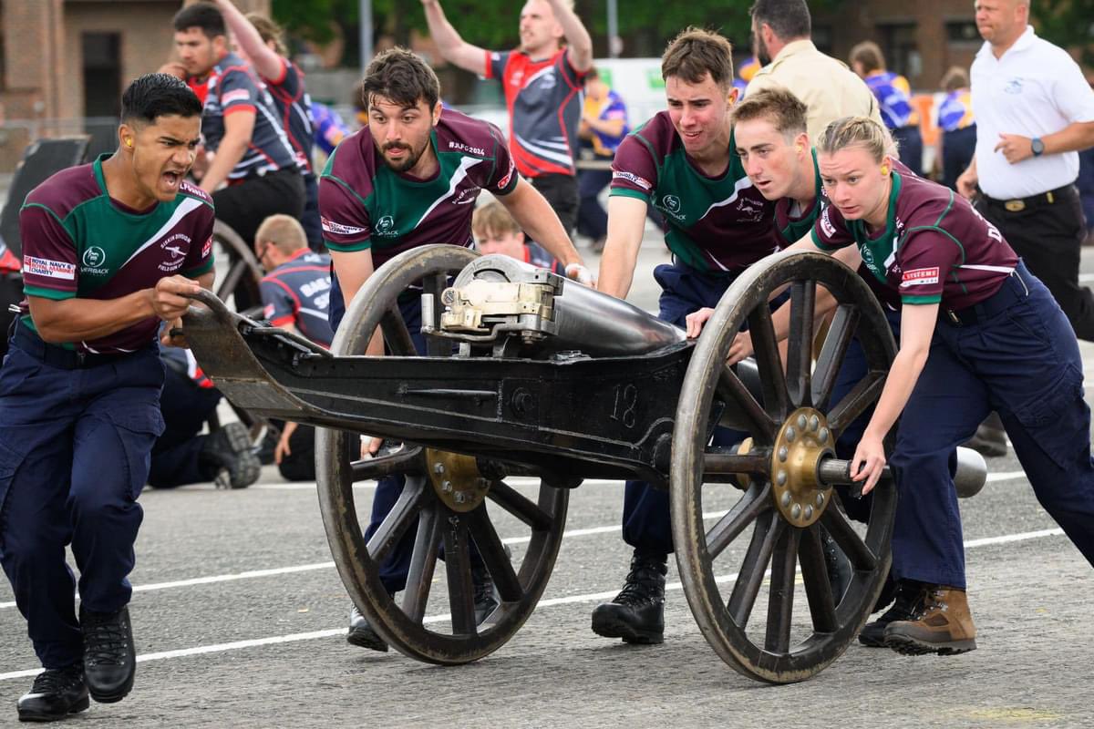 HMS_Collingwood's tweet photo. The #JLFGC is open to young people aged 16-24 with little or no Field Gun experience and they have only one week to train. This is a massive achievement for them all.

A huge #BZ to all the crews but especially our fantastic sailors from #VictorySquadron

#18as1
#GunningForGlory https://t.co/80szAV4IQq
