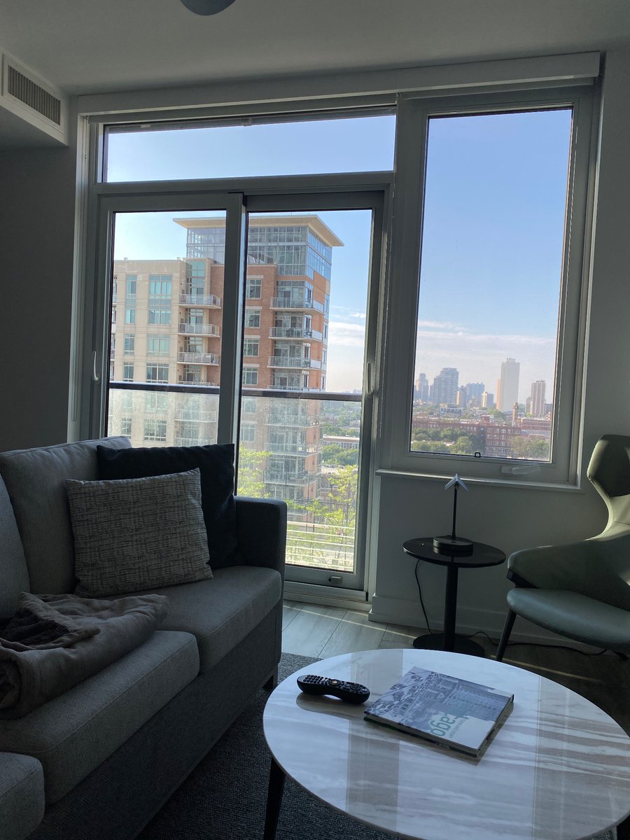 Hello, Chicago ✨

A very special thank you to the very good boy who funded this trip and this beautiful suite 😘