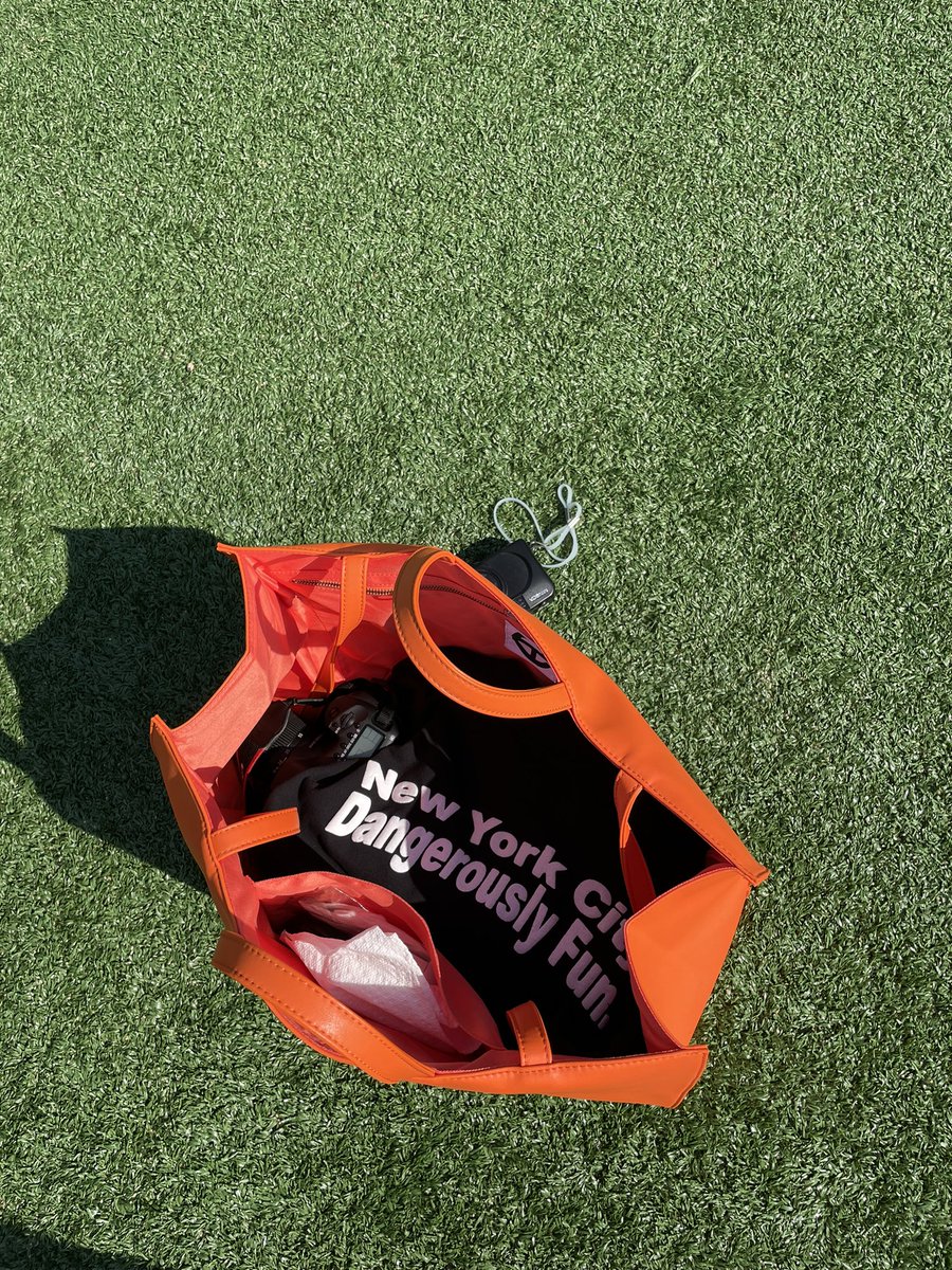 RETR0000's tweet photo. Safe to say I love my @TELFARGLOBAL great camera bag btw https://t.co/xQRROmc5FK