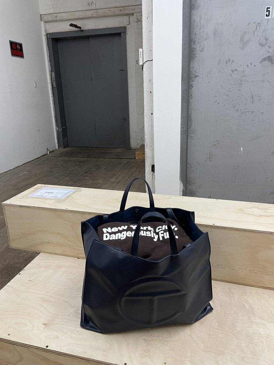 RETR0000's tweet photo. Safe to say I love my @TELFARGLOBAL great camera bag btw https://t.co/xQRROmc5FK