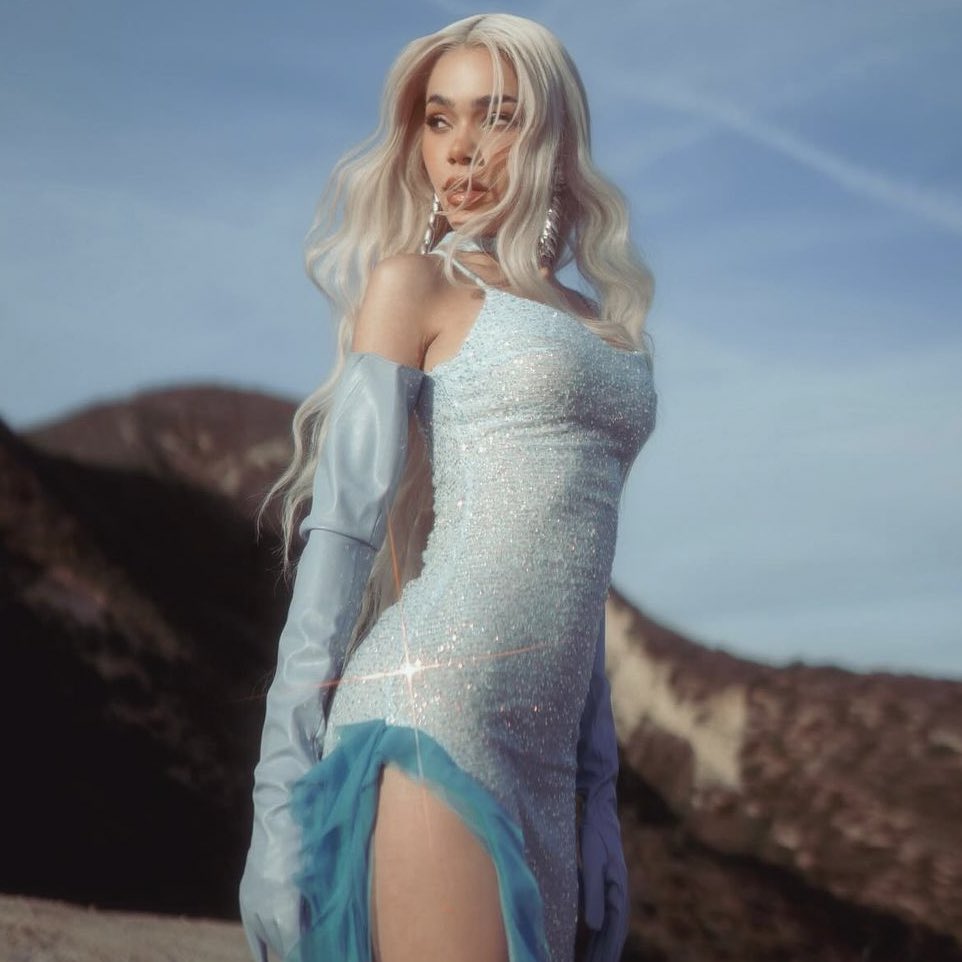 KeninisMx's tweet photo. Spotify Update — Oyentes Mensuales:

Kenia OS — 10,680,295 (+47,696) *new biggest peak in her career* https://t.co/Ww6hT9Zv7R